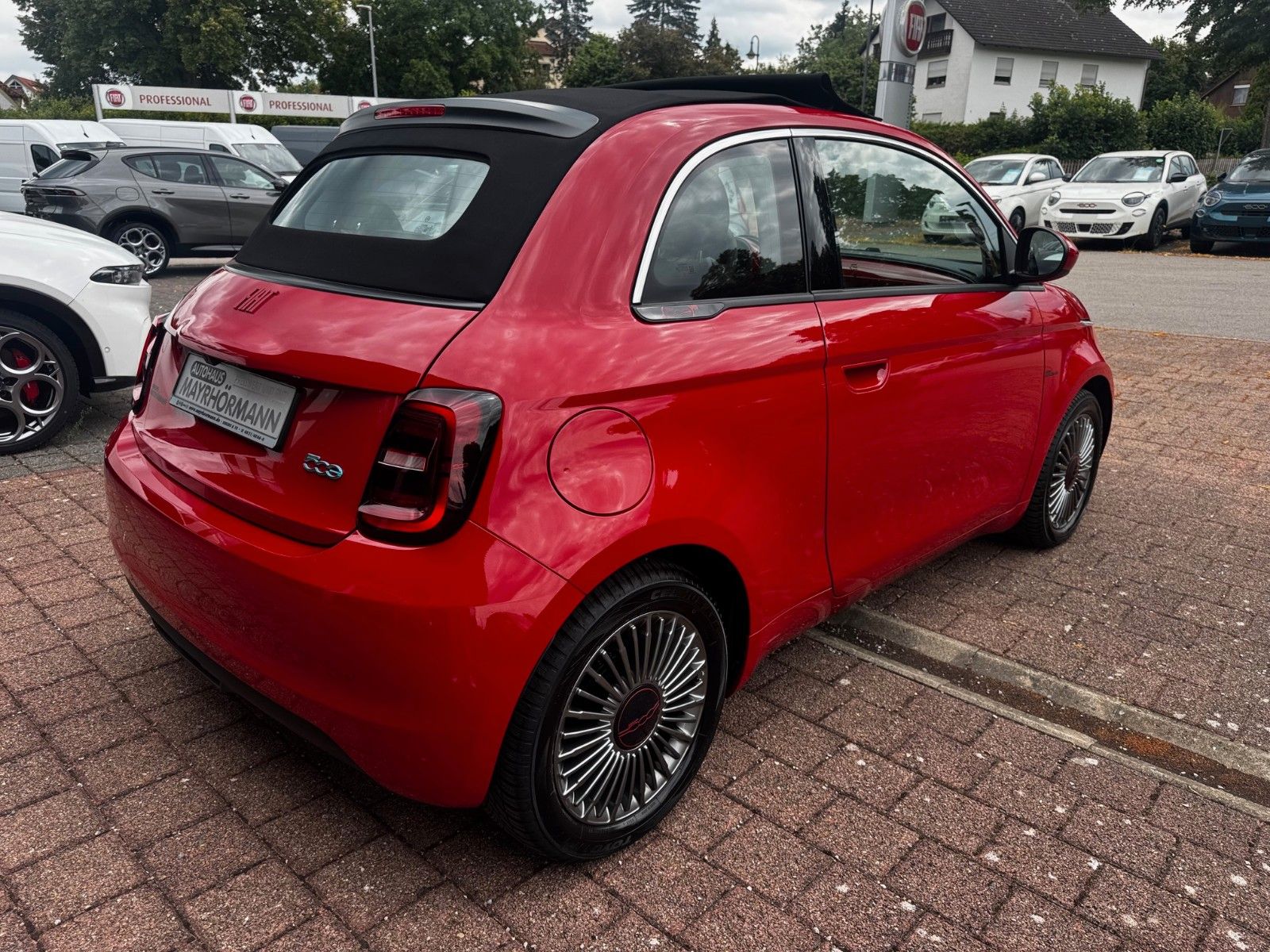 Fahrzeugabbildung Fiat Neuer 500E Cabrio (RED) NAVI KAMERA SITZHEIZUNG