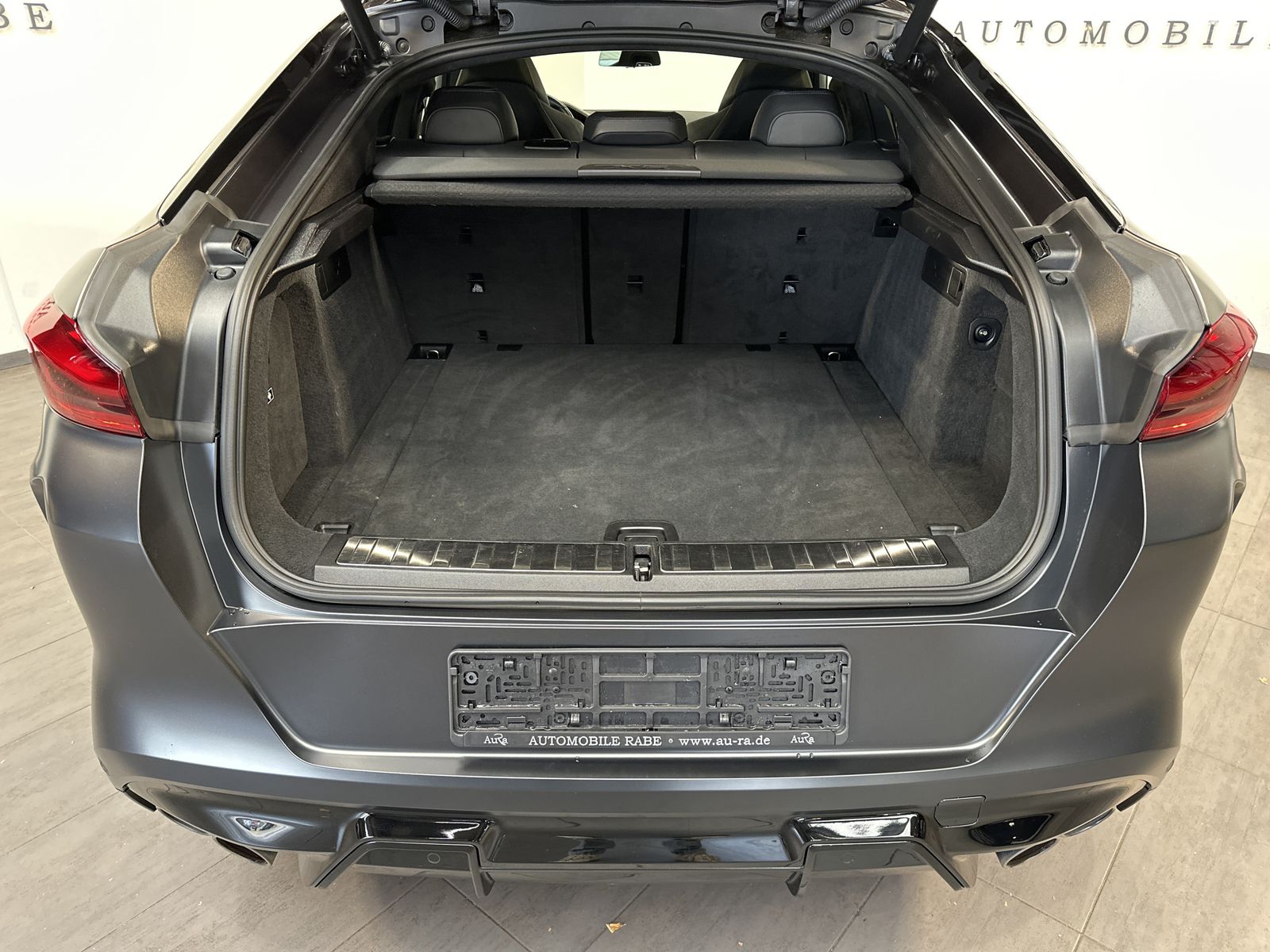 Fahrzeugabbildung BMW X6 M Competition NAV+LASER+AHK+PANO+360°+21/22ZO