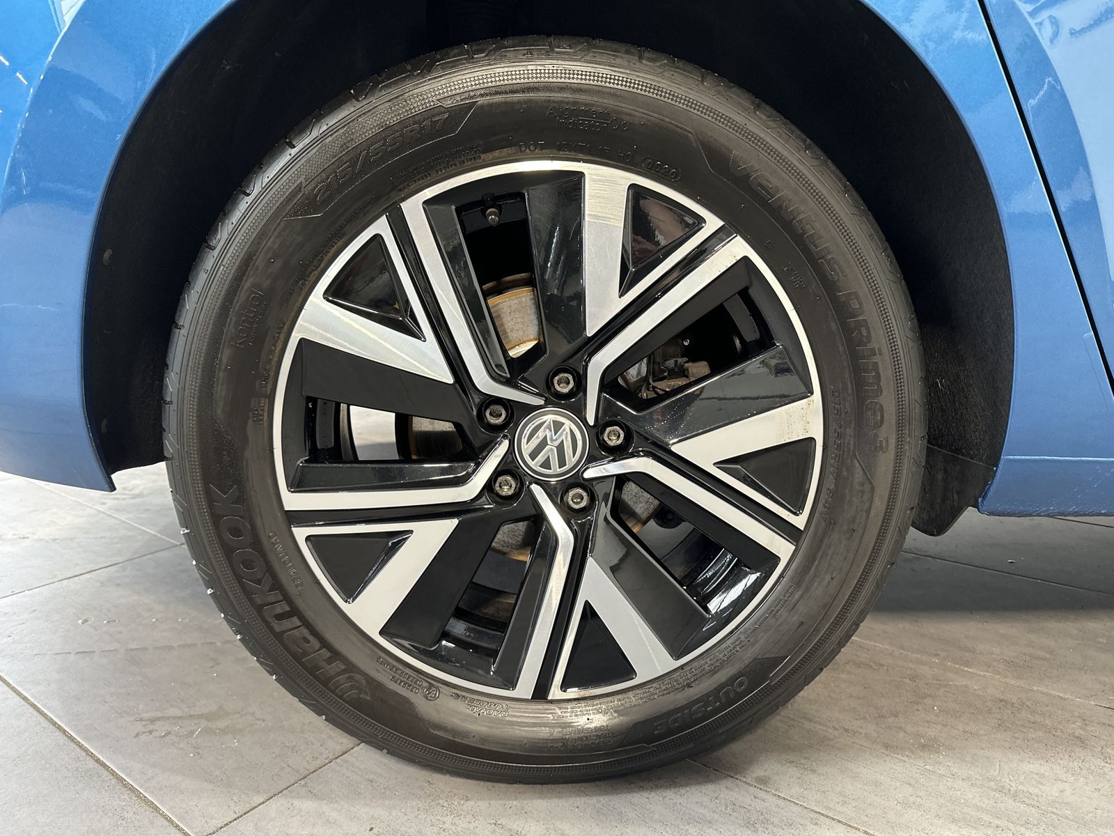 Fahrzeugabbildung Volkswagen Touran 2.0 TDI DSG Highline NAV+LED+ACC+17ZO+1HD