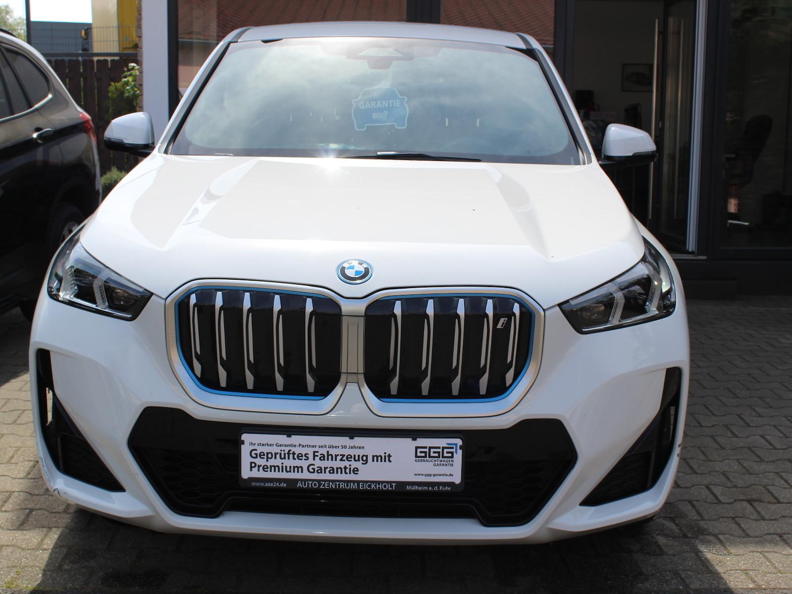 BMW iX1 30xDrive M Sportpaket Kam. Wärmepumpe SoH 97