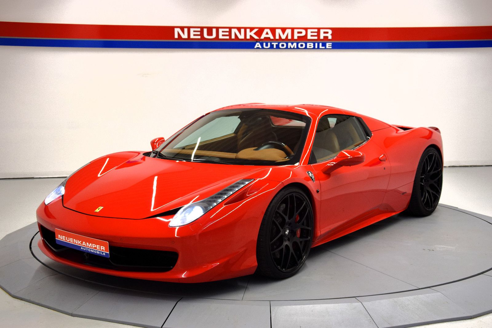 Fahrzeugabbildung Ferrari 458 Spider Carbon-Interior Rosso Corsa / Braun