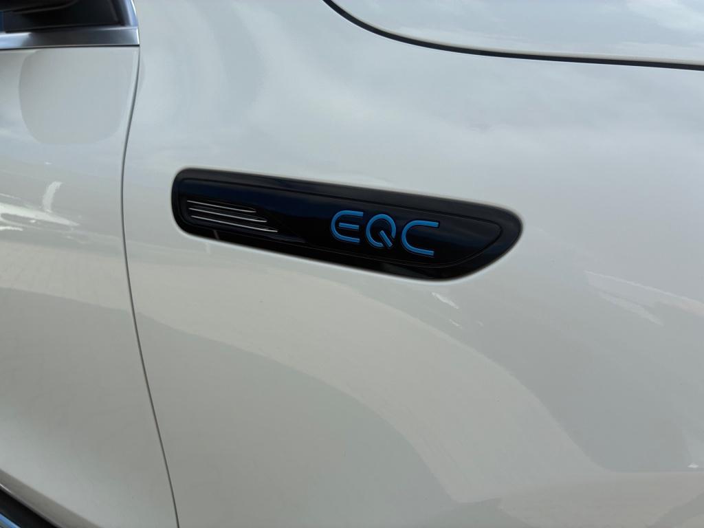 Mercedes-Benz EQC 400 4M AMBIENTE+HEAD-UP+KAMERA+MBEAM+CARPLAY