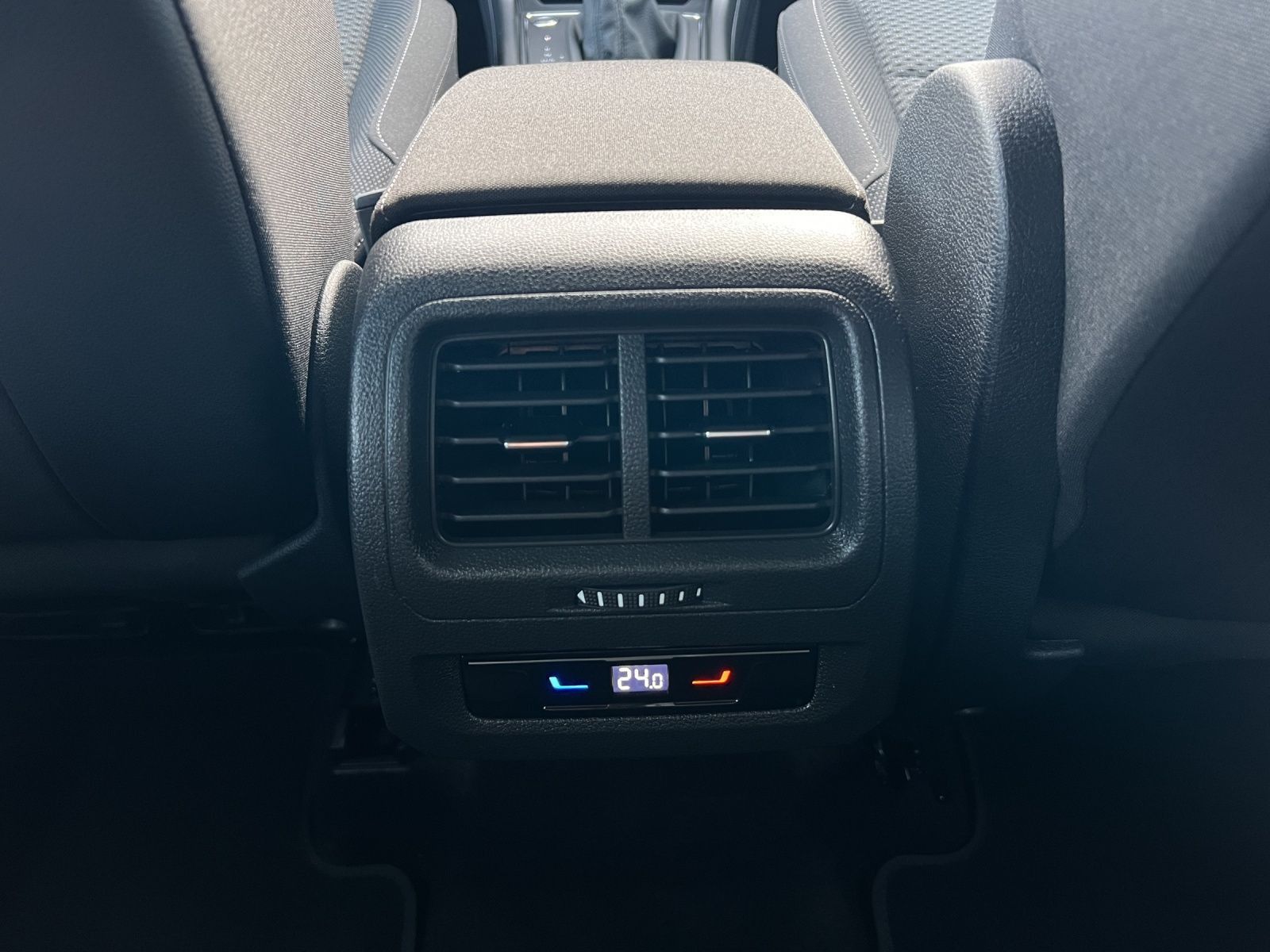 Touran R-Line 1.5 TSI DSG LED*ACC*DCC*Navi