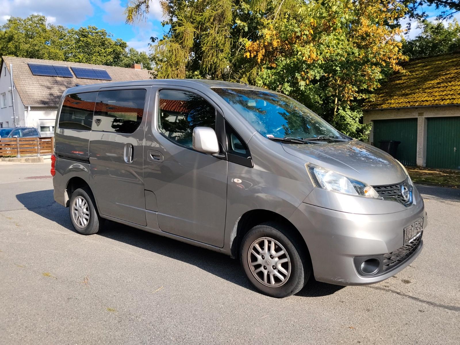 Nissan NV200 2012 — rear view