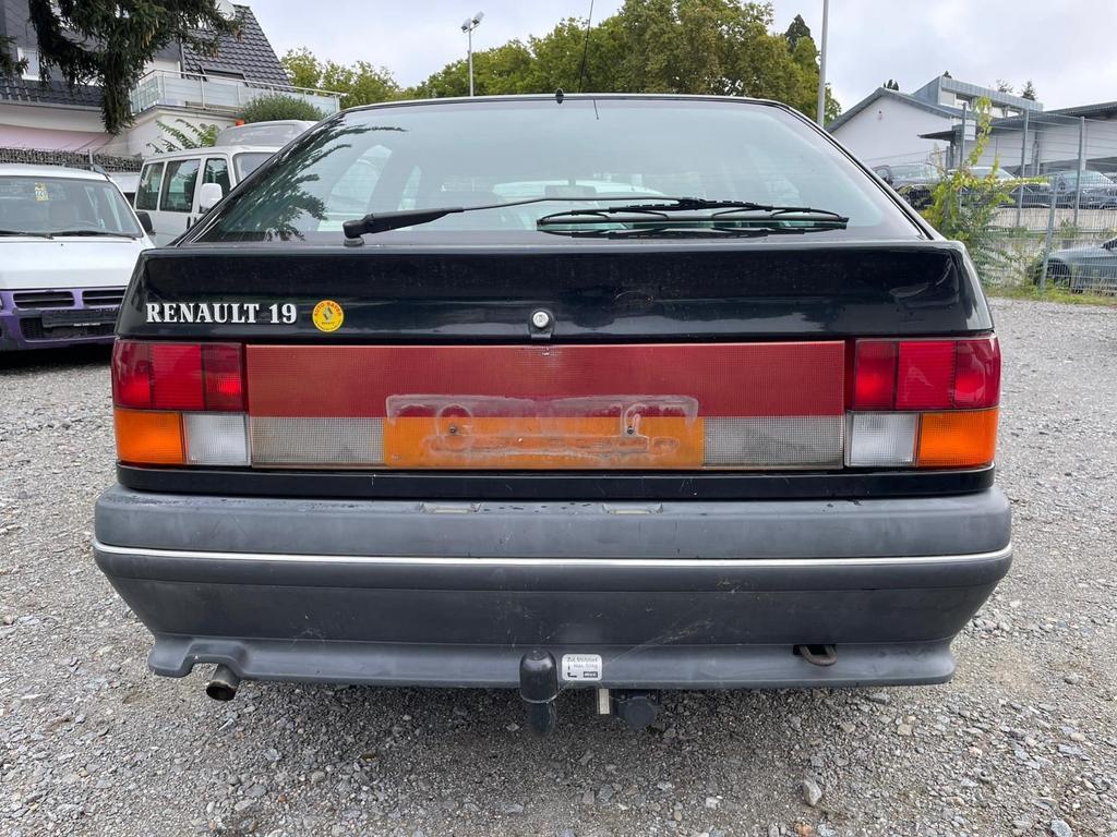 Renault R 19