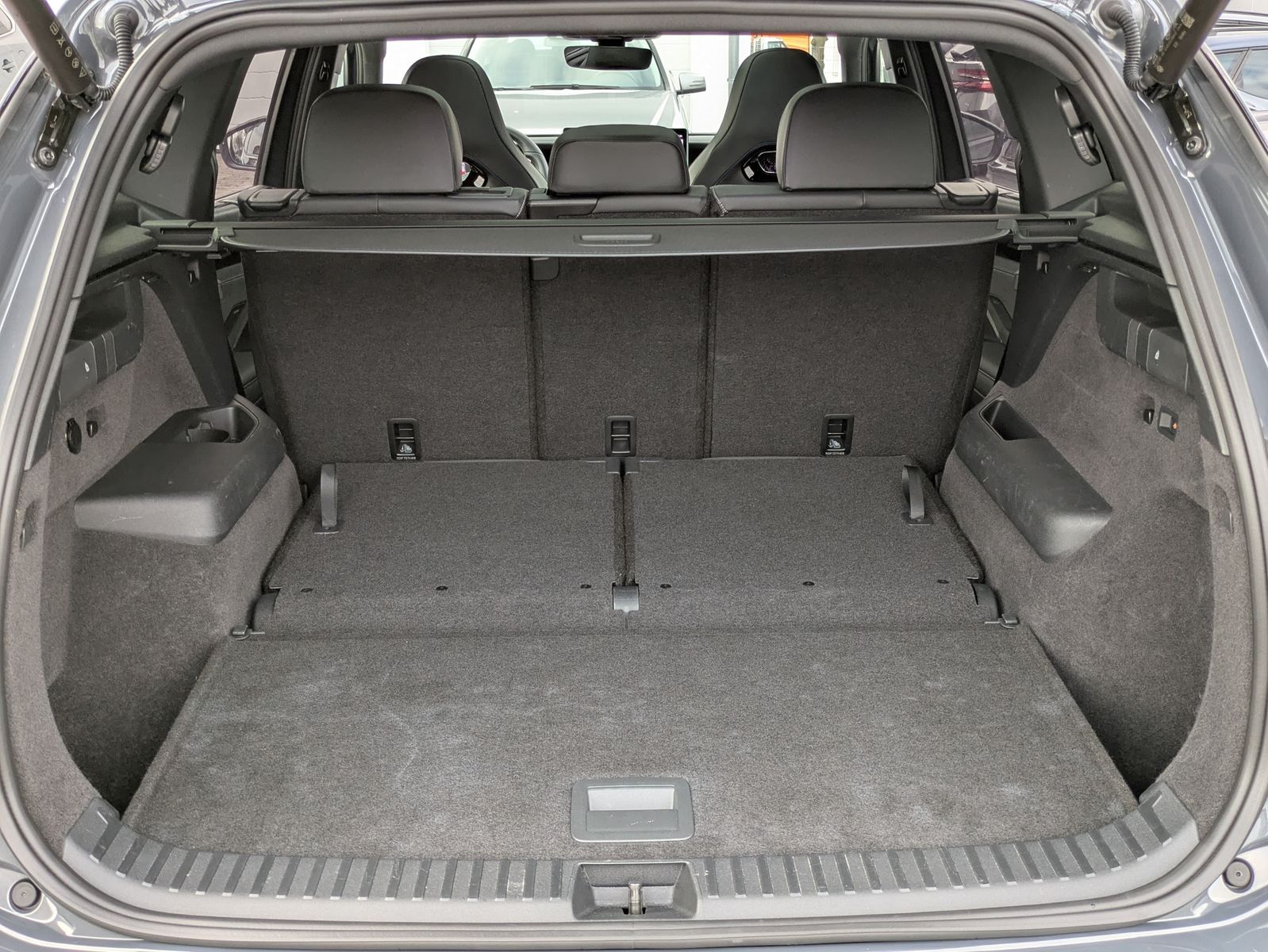 Fahrzeugabbildung Volkswagen Tayron 2.0 TDI 4M R-Line BLACK*7Si*MATRIX*PANO