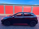Kia Rio Dream Team - Kia Rio mit Benzin-Antrieb: Limousine
