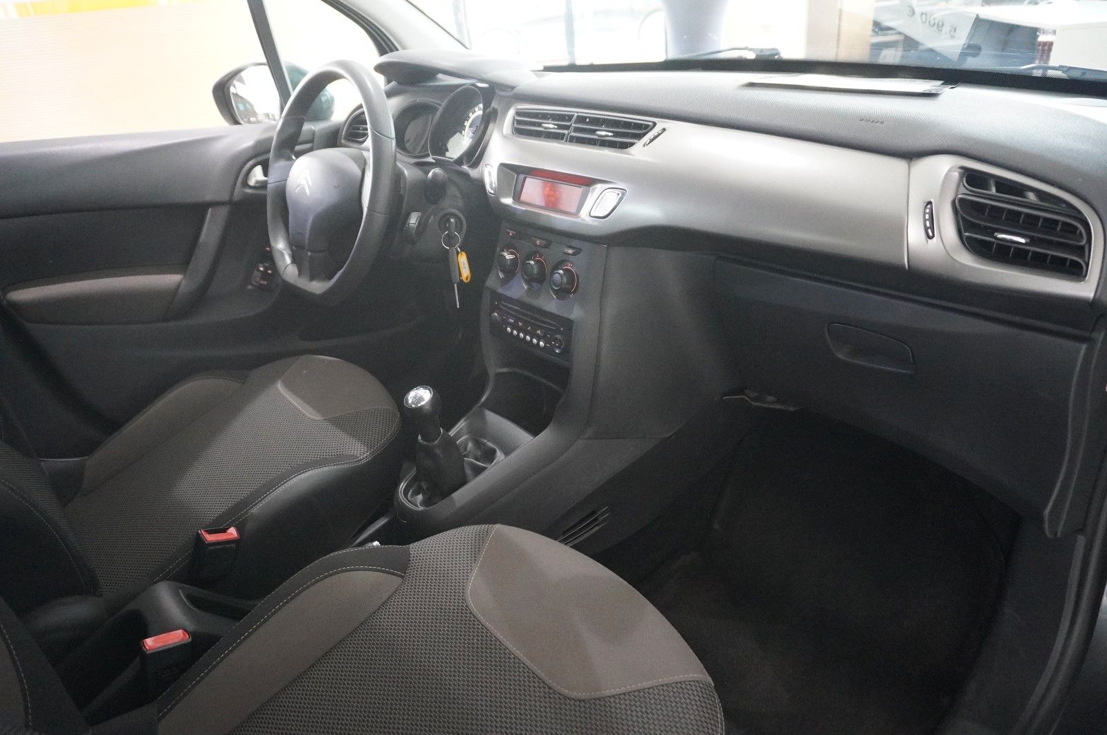 Fahrzeugabbildung Citroën C3 PureTech 1.2 SELECTION KLIMA/PDC/TEMP./USB