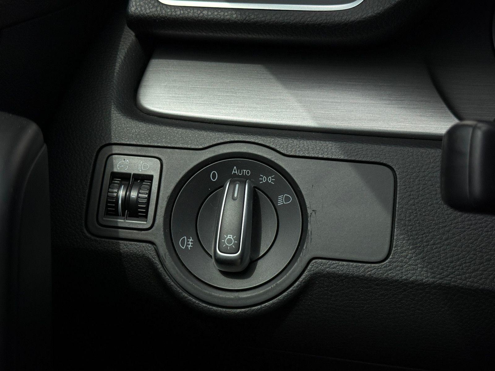 Fahrzeugabbildung Volkswagen Passat Variant Comfortline 1.8 TSI AHK GRA Navi
