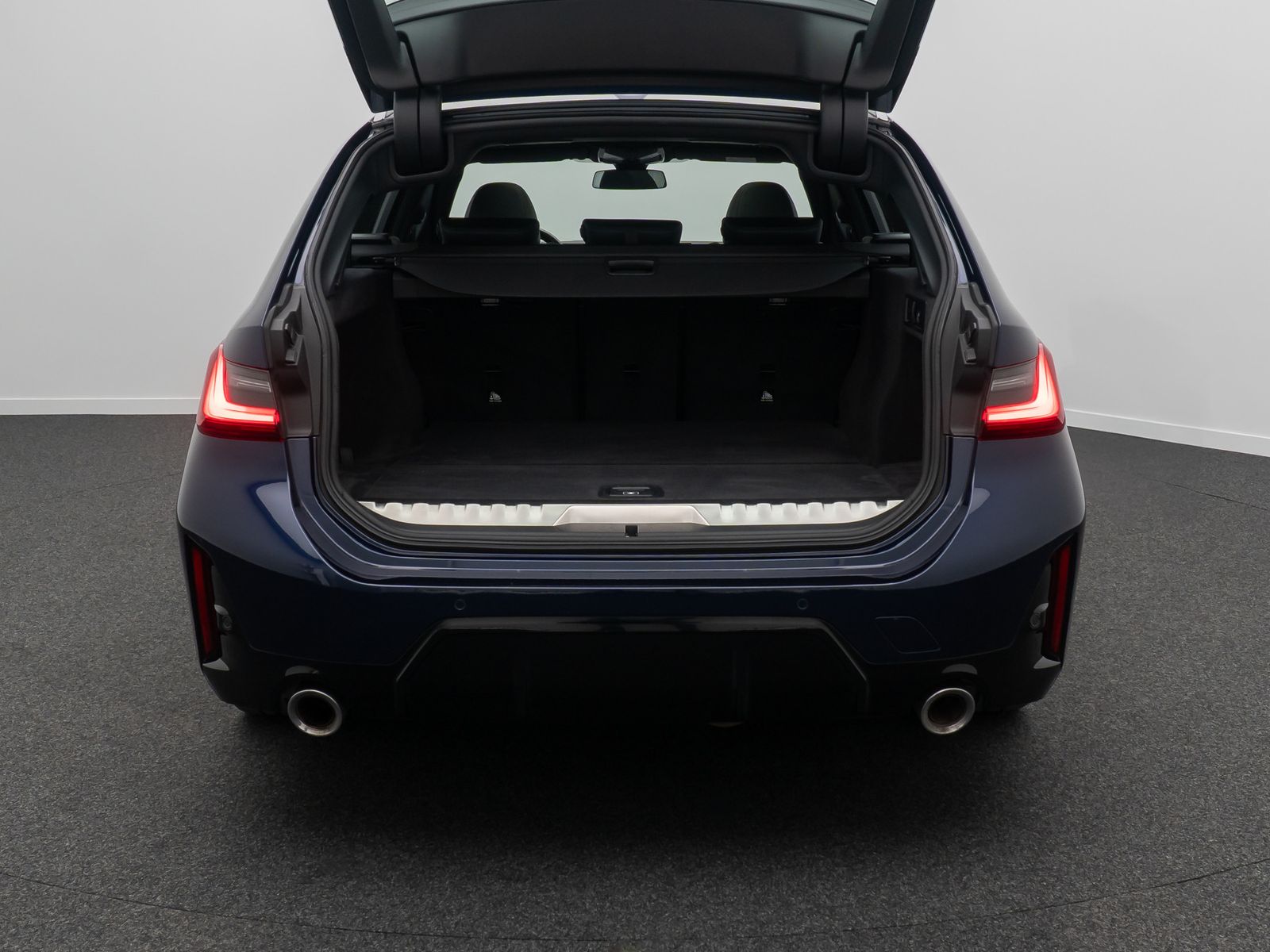 Fahrzeugabbildung BMW 320e M Sport AHK Panorama Stop&Go DAB H/K 18Zoll