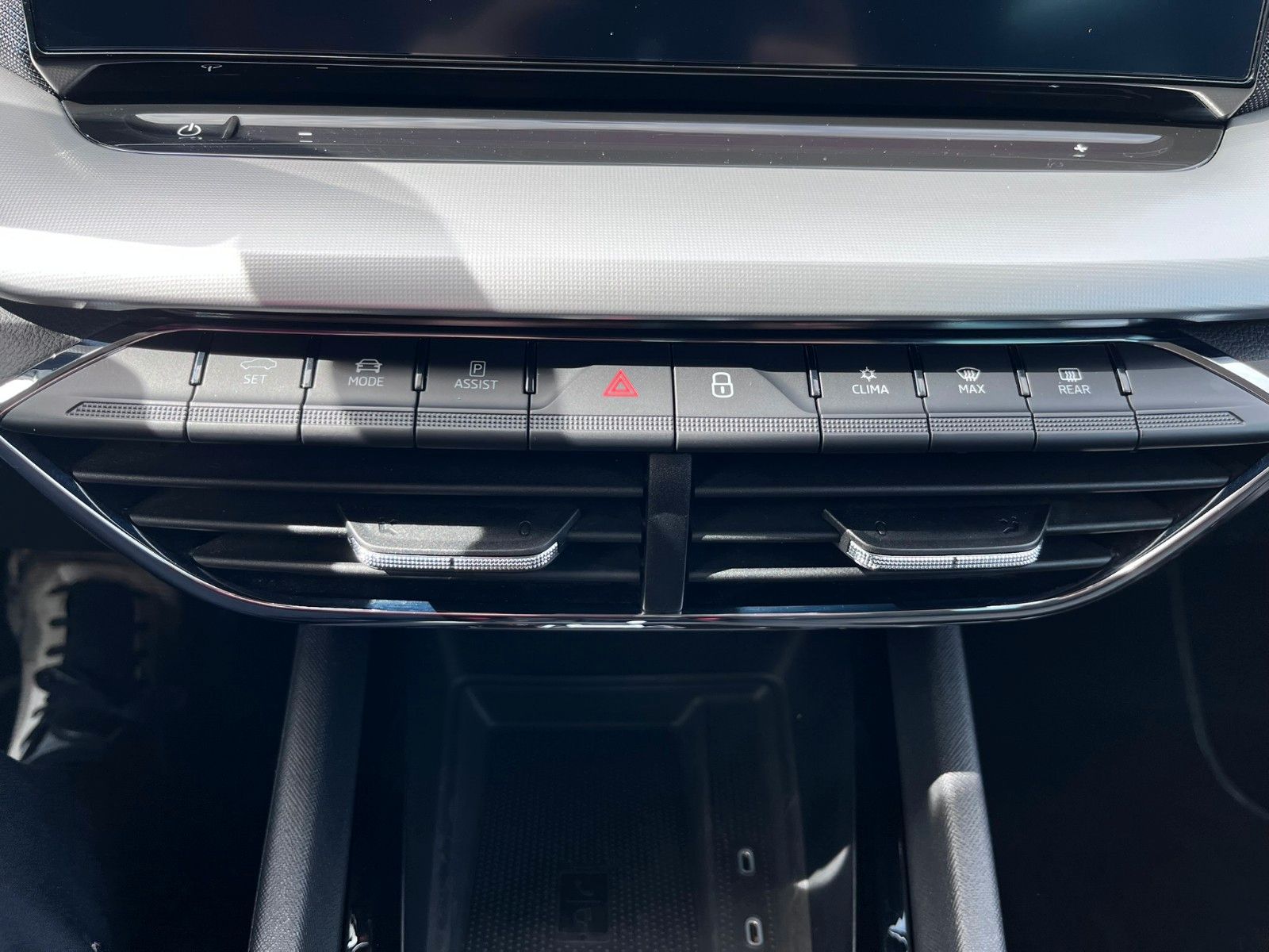 Fahrzeugabbildung SKODA Octavia Combi Style elekt. Sitze virtual  uvm.