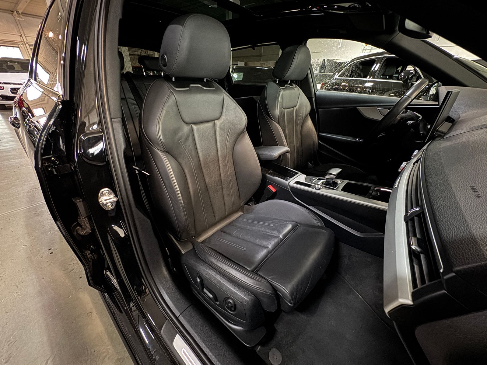 Fahrzeugabbildung Audi A4 45 TDI QUATTRO 2X S-LINE BLACK EDITION 19´RS