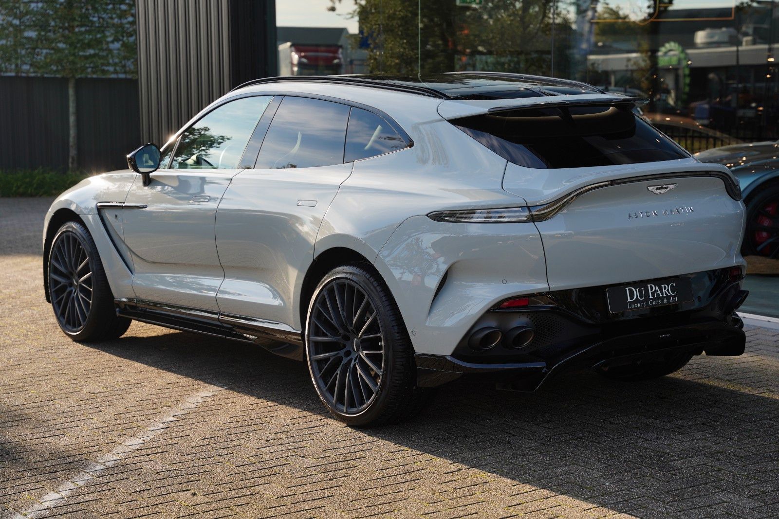 Aston Martin DBX 707 / Carbon / Towbar / Panoramaroof imagem 3