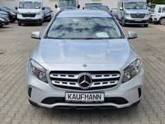 Fahrzeugabbildung GLA 180 Navi Fahrerprofil Ambientebeleuchtung SH