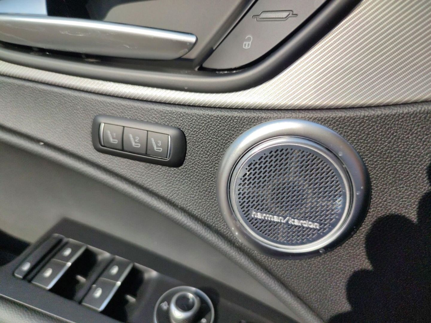 Fahrzeugabbildung Alfa Romeo Stelvio Veloce Q4 2.0 Turbo-21 Zoll-Panoramadach