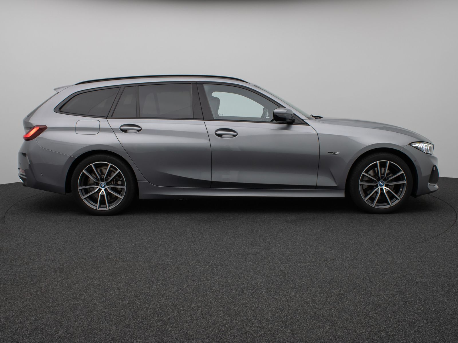 Fahrzeugabbildung BMW 330e Panorama Kamera HUD DAB HiFi AHK Sport Lede