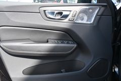 Fahrzeugabbildung Volvo XC60 B5 AWD R-Design*B&W*PANO*22"*Polestar*BLACK