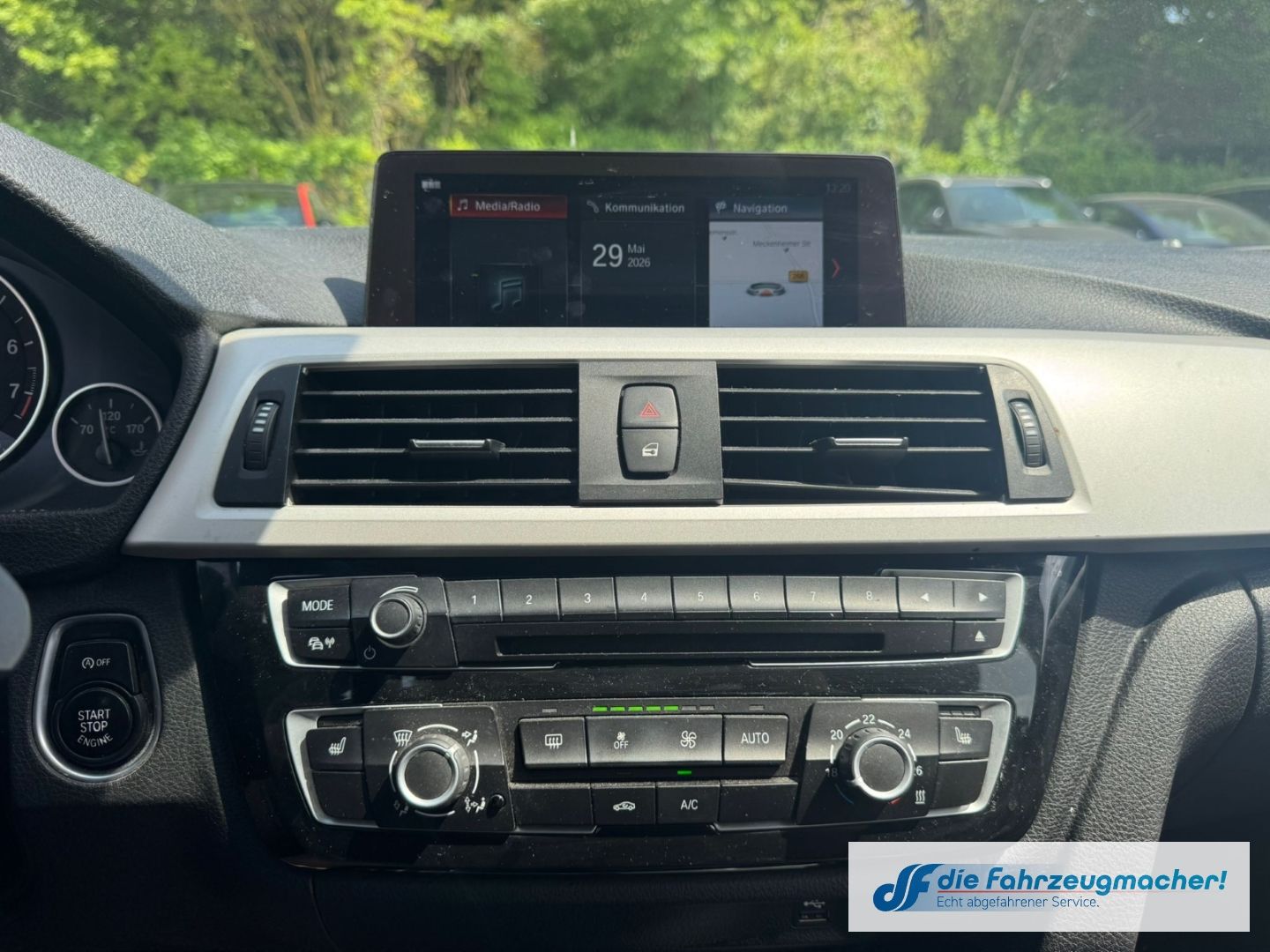 Fahrzeugabbildung BMW 320 i xDrive Advantage Touring *EXPORT