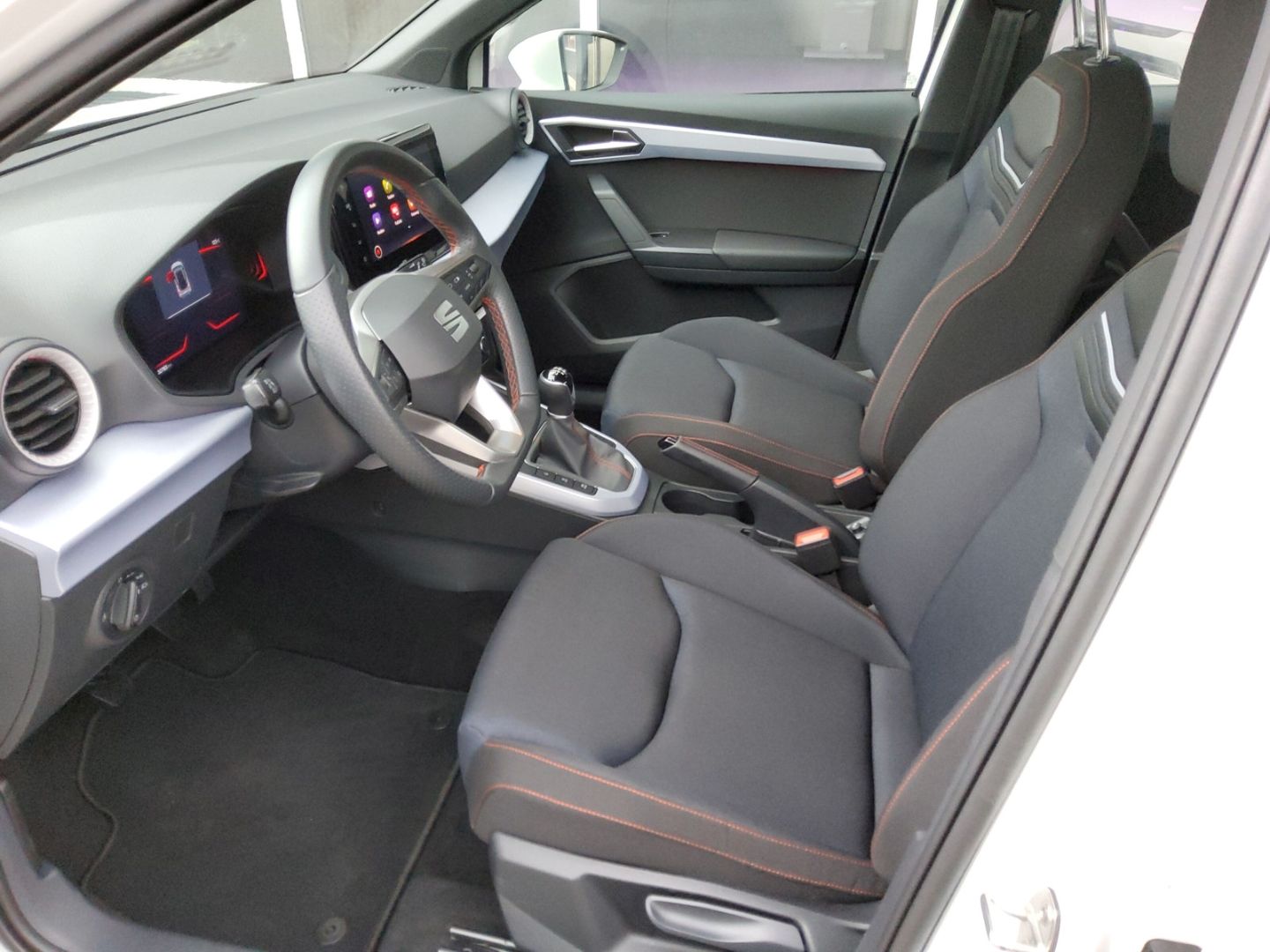 Fahrzeugabbildung SEAT Arona FR, Sportsitze, Einparkhilfe,Navi, Shz, Ka