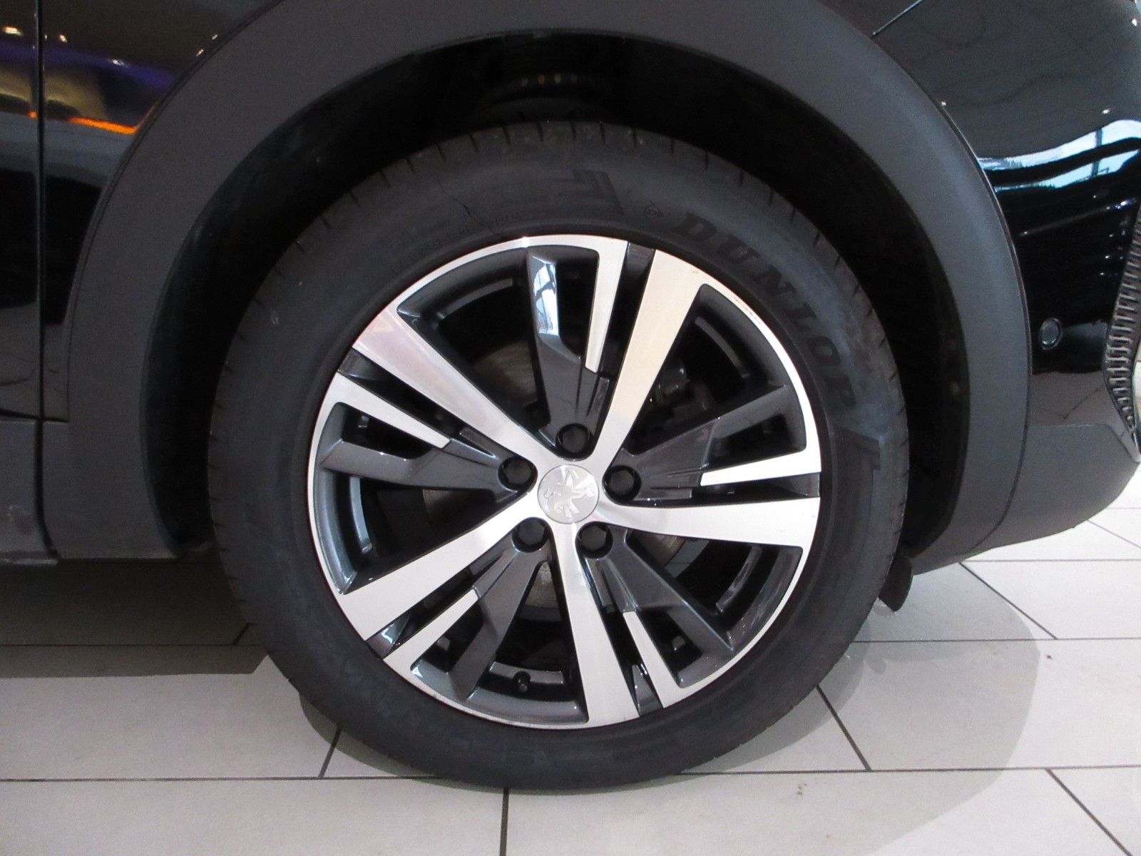 Fahrzeugabbildung Peugeot 5008 Allure Pack 1.5D LED/NAVI/AHK/PDC/R´CAM