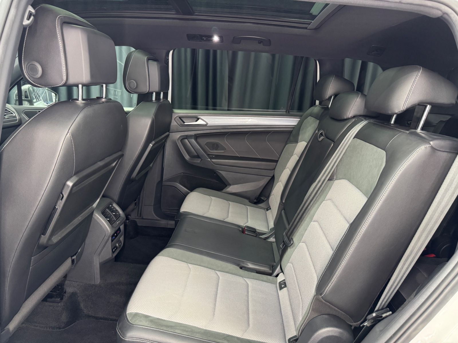 Fahrzeugabbildung Volkswagen Tiguan Allspace Highline 4Motion|R-LINE|PANO|AHK