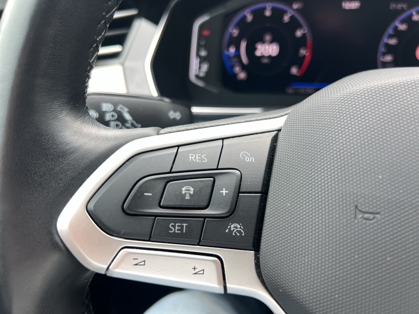 Fahrzeugabbildung Volkswagen Passat Variant TSI Elegance Matrix Navi ACC RFK