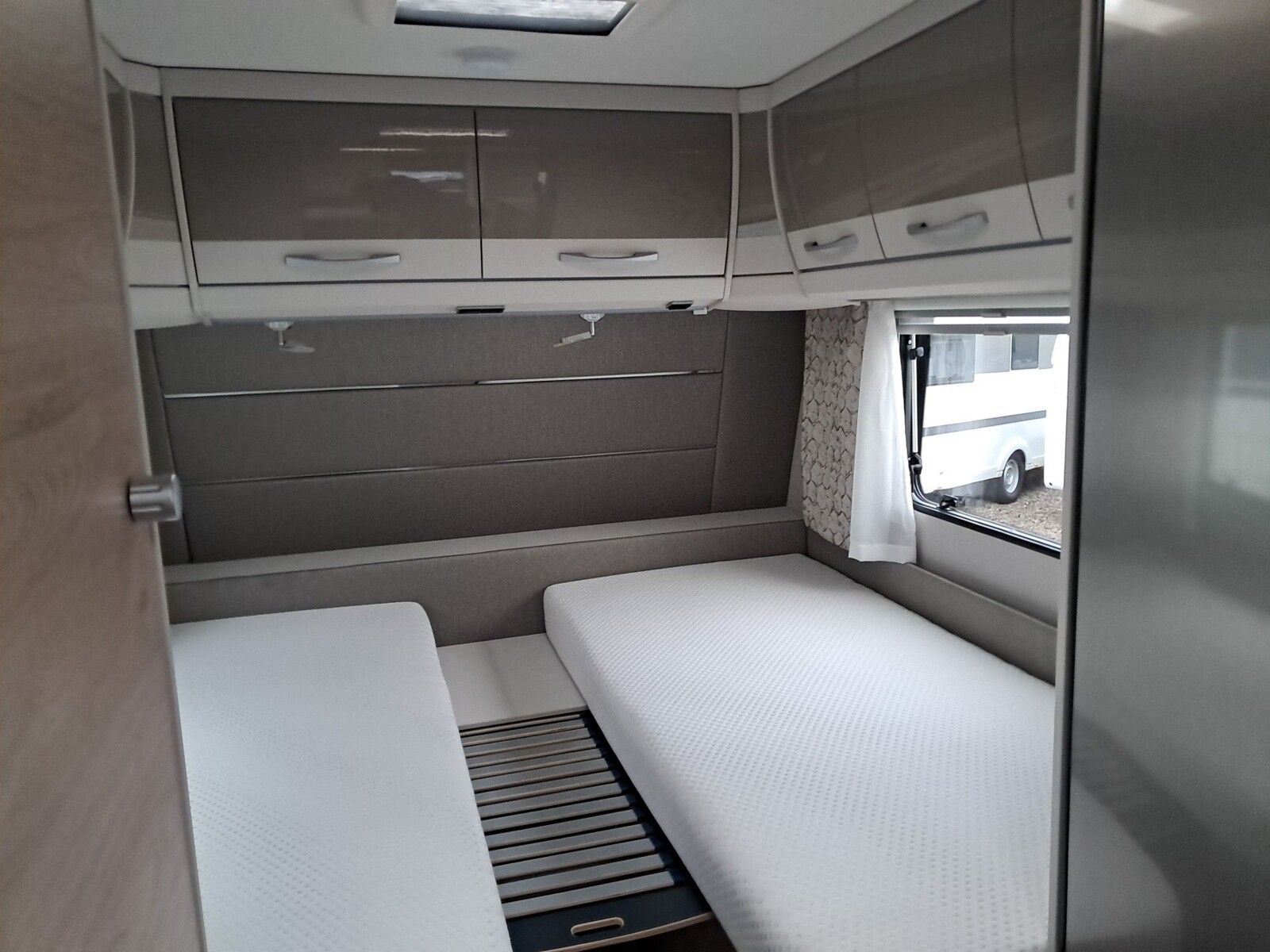 Fahrzeugabbildung Dethleffs Nomad 490 EST Mover, Dachklima, Truma Combi E