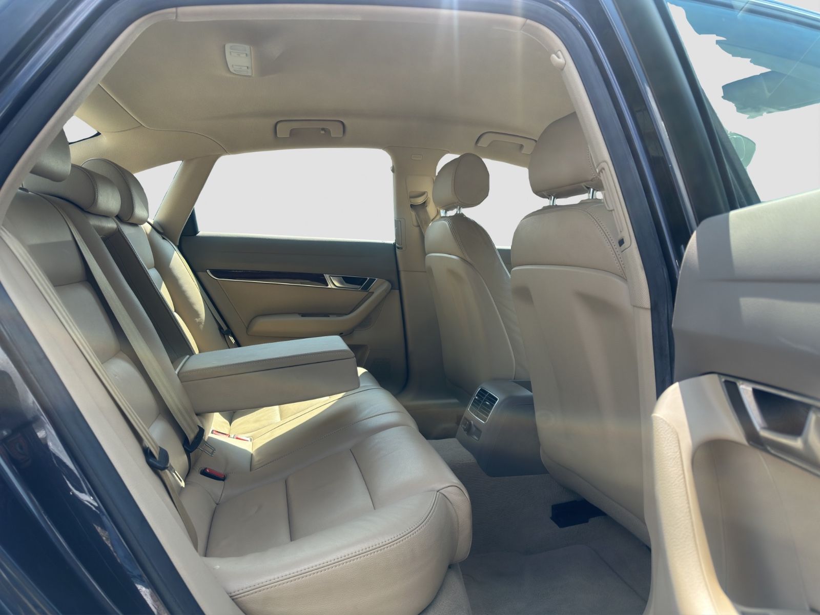 Fahrzeugabbildung Audi A6 Lim. 2.4/II.HAND/Navi/Leder/AHK/SHZ/Tempomat