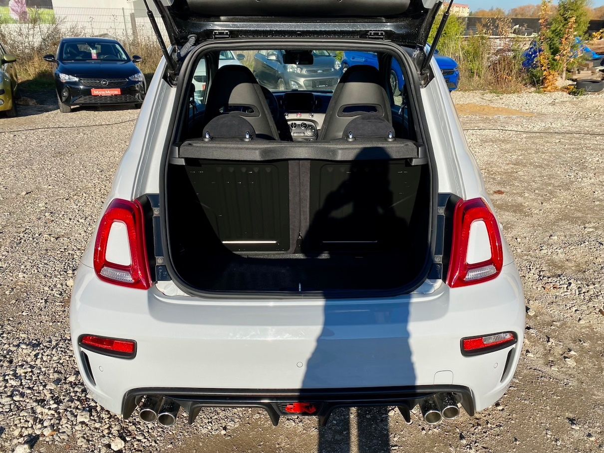 Fahrzeugabbildung Abarth 695 AAC NAVI BI-XENON BEATS MTA PAKET