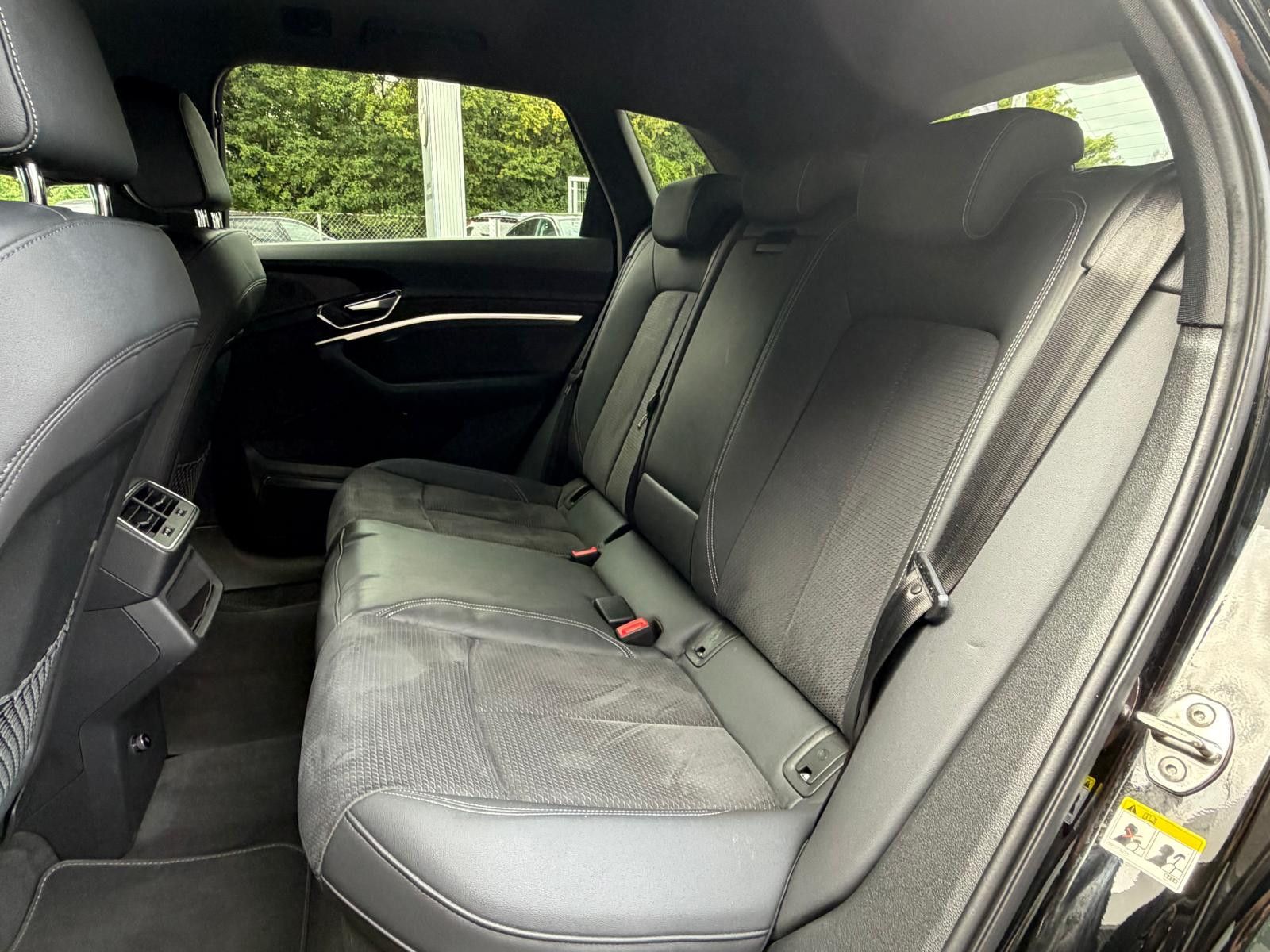 Fahrzeugabbildung Audi e-tron 55 QUAT 2X S LINE BLACK EDIT LUFT+360+AHK