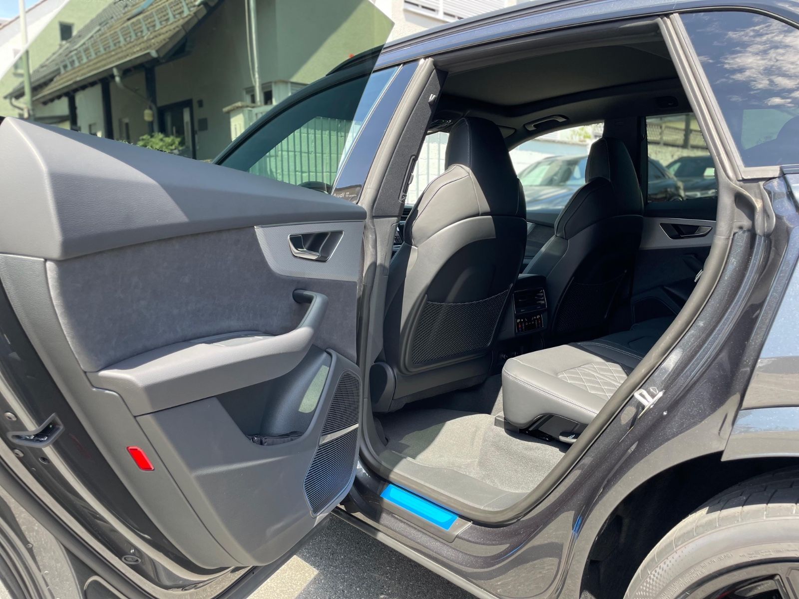 Fahrzeugabbildung Audi Q8 50 TDI Facelift |SLine|HUD|Softclose|23"|B&O|
