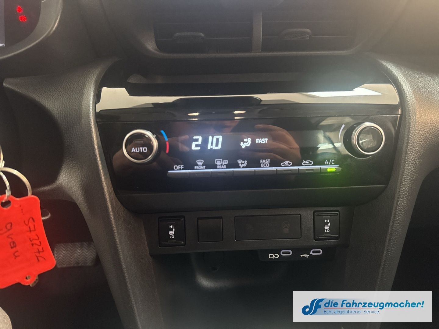 Fahrzeugabbildung Toyota Yaris Cross Hybrid FWD Comfort ACC DAB Spurhalte