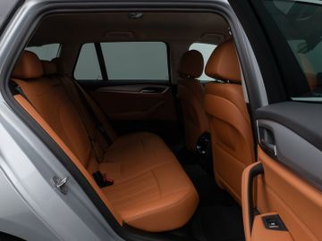 Fahrzeugabbildung BMW 530d Tour HUD ACC Kamera DAB Komfortzugang