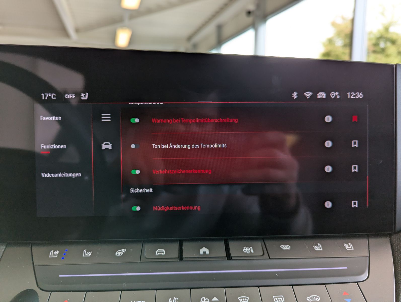 OPEL Astra 1.2 Ultimate Leder-Nappa Sitzlüft AHK Pano - Image 32