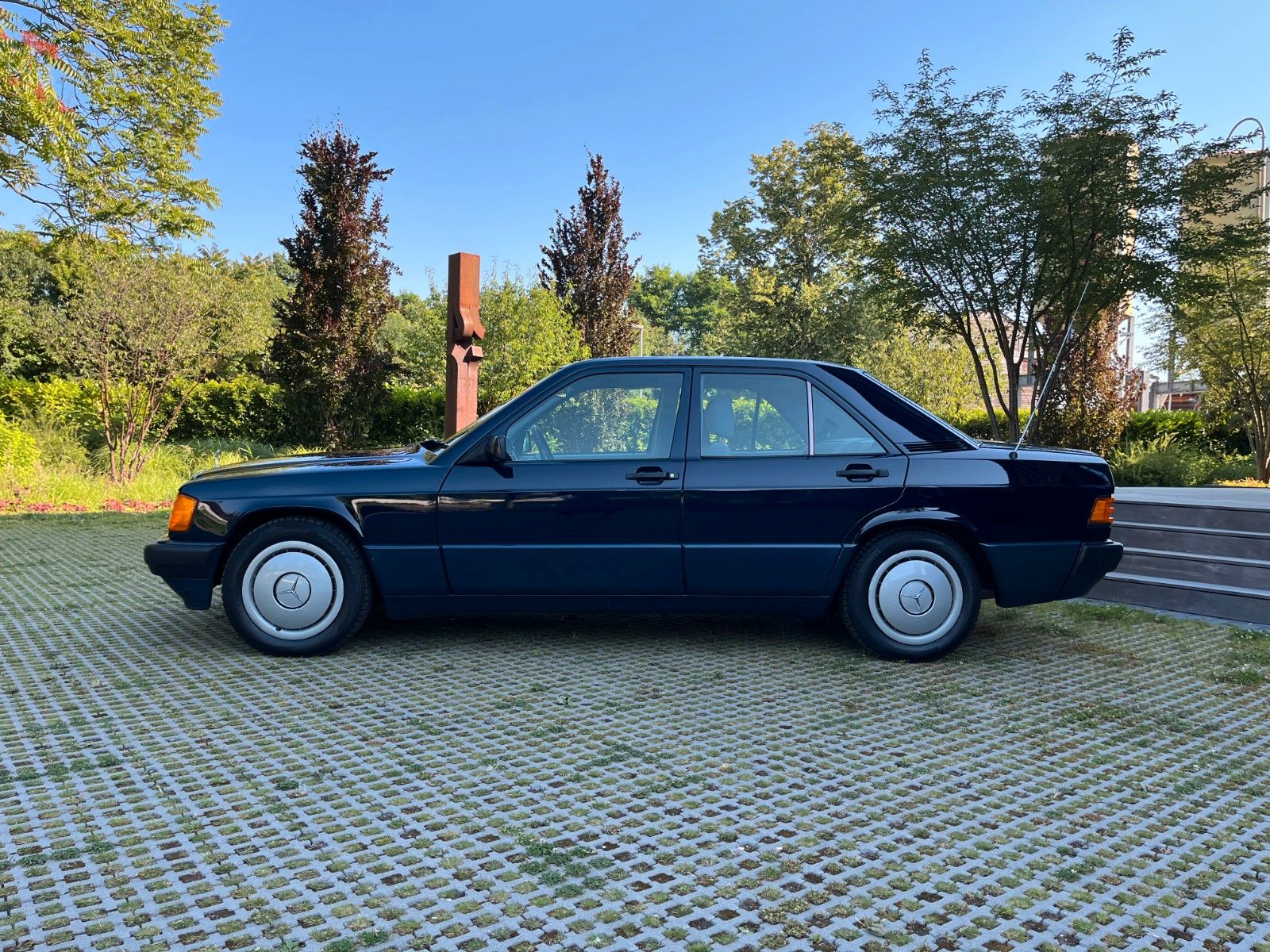 Fahrzeugabbildung Mercedes-Benz 190 2.6