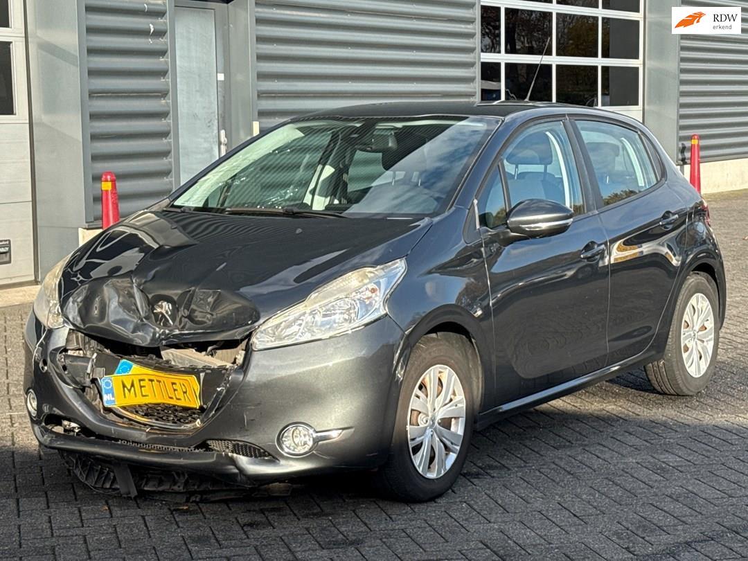 Peugeot 208 1.2 VTi Envy, navigatie, cruise control