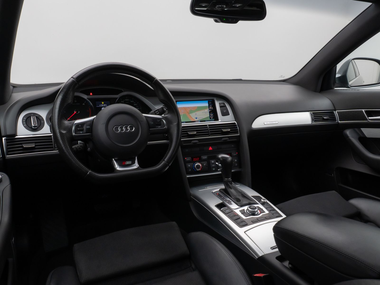 Fahrzeugabbildung Audi A6 Avant 2.7 TDI quattro S Line Glasdach Xenon