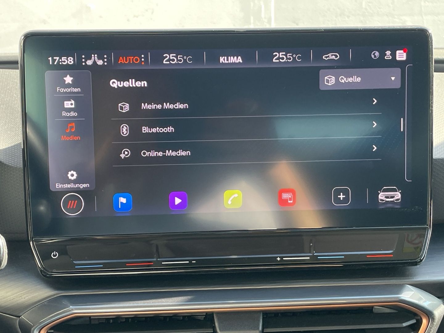 Leon Sportstourer 1.5 eTSI DSG AHK/Pano/Kamera/K