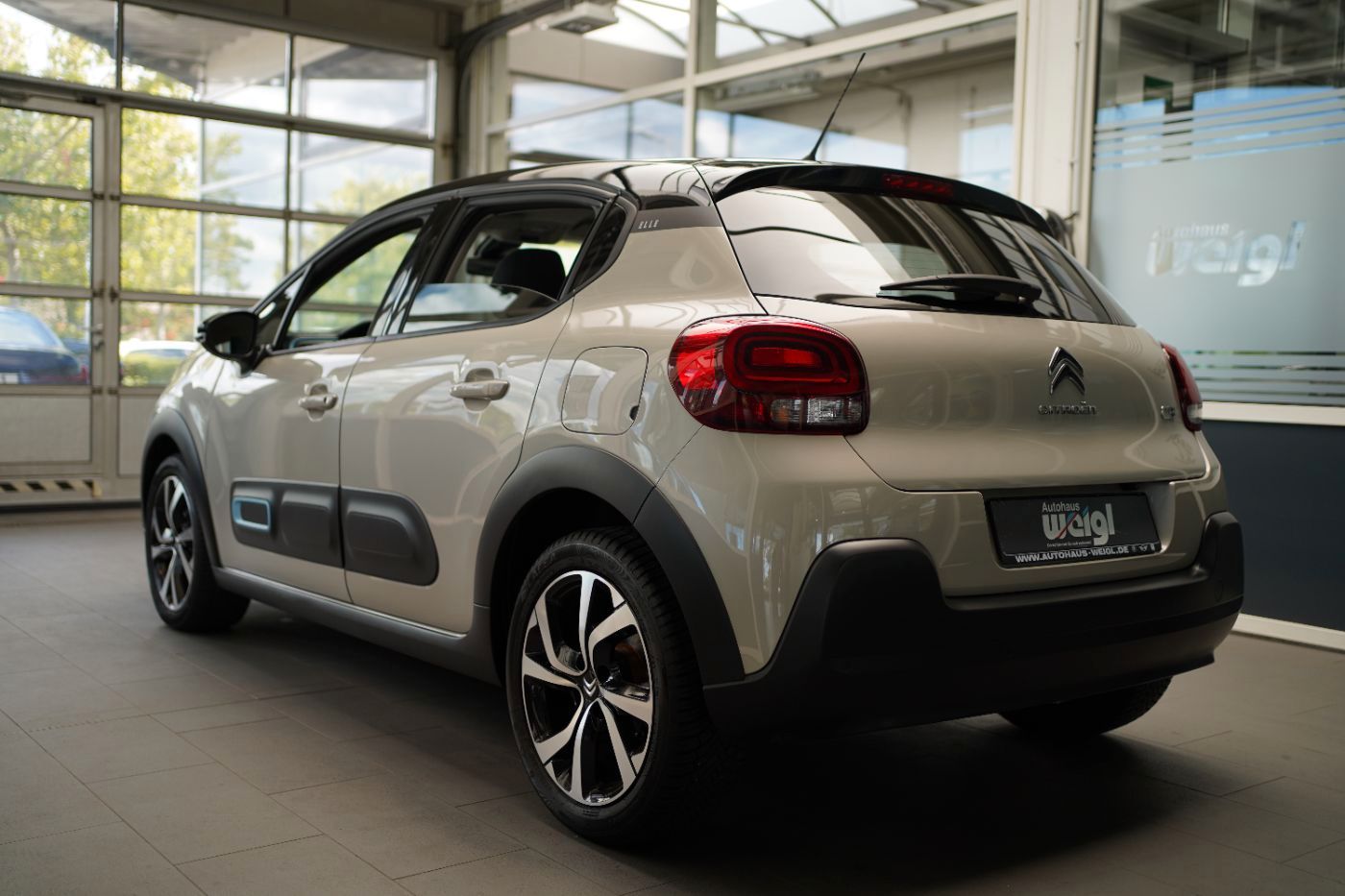 Fahrzeugabbildung Citroën C3 PureTech 110 Elle Klima Navi Sitzheizung