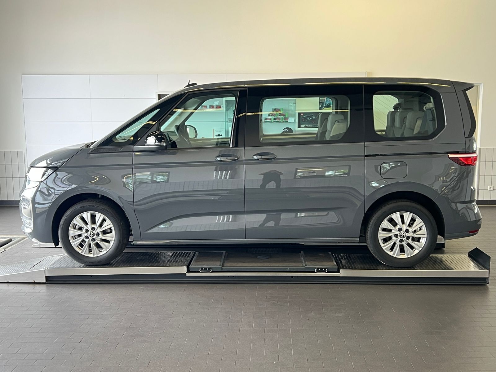 Fahrzeugabbildung Volkswagen Multivan T7 Life 1.5 TSI eHybrid 4MOTION DSG *AH