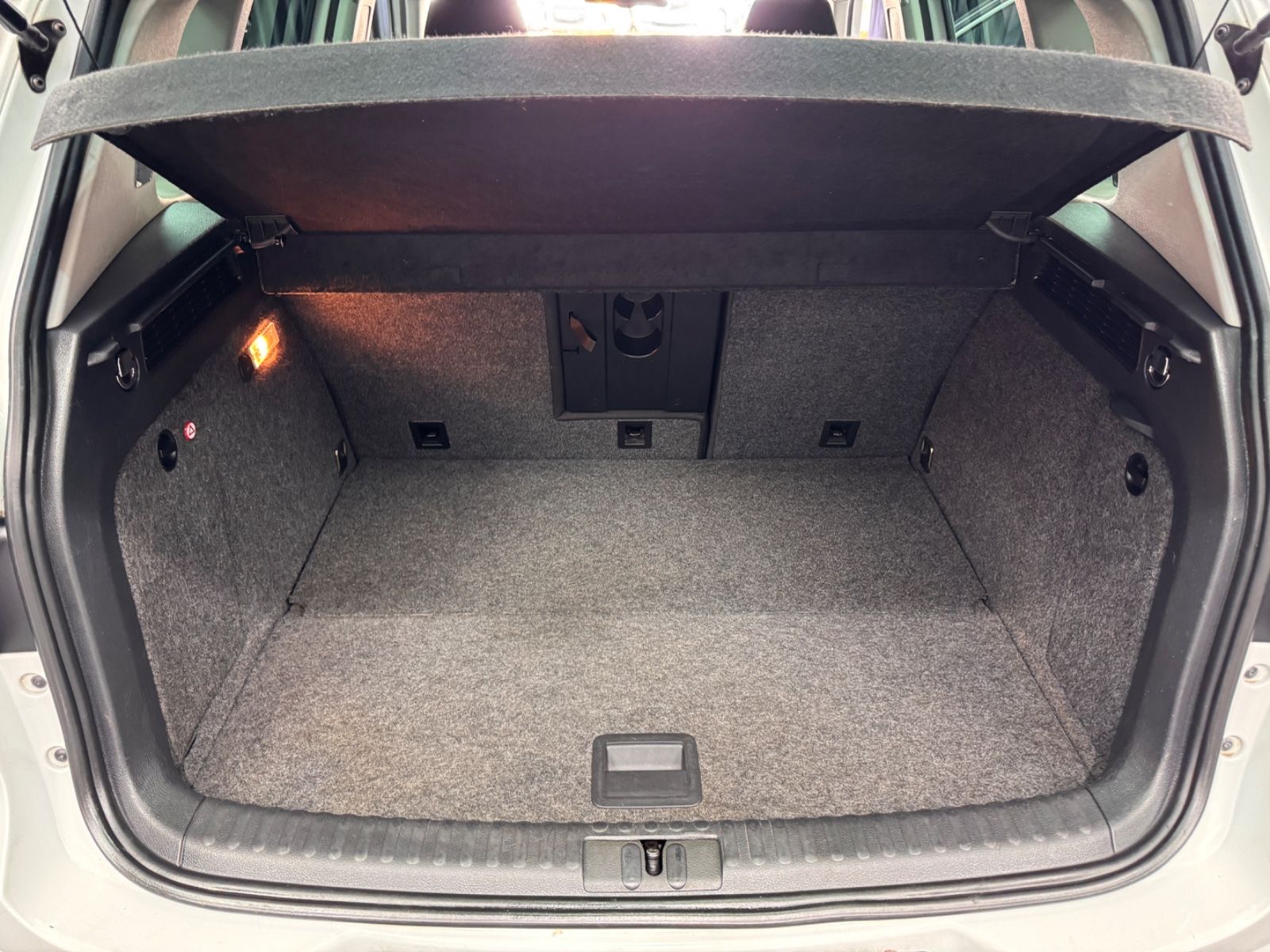 Fahrzeugabbildung Volkswagen Tiguan Sport & Style BMT 4Motion|R-LINE|DSG|NAVI