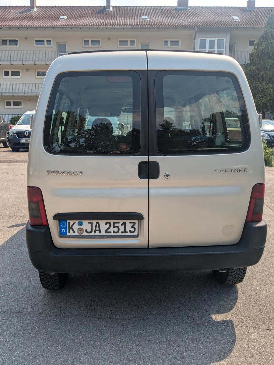 Peugeot Partner Benziner 75 PS