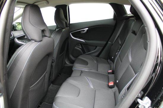Volvo V40 T2 Momentum  LED Navigation Klimaautomatik P
