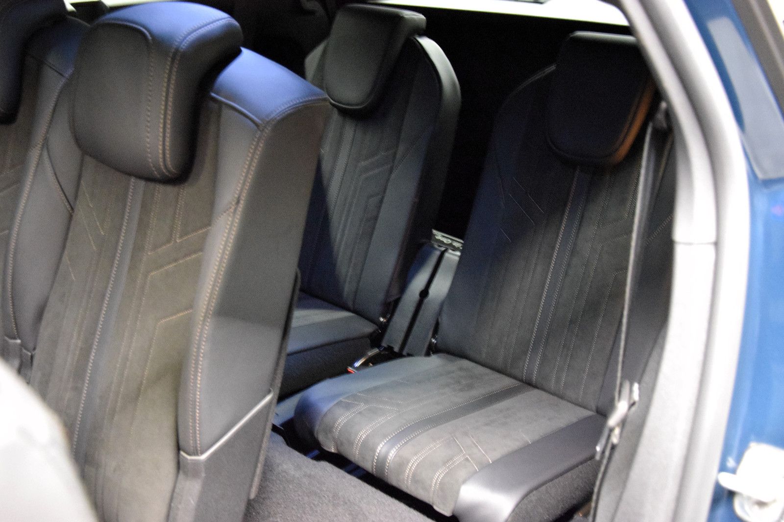 Fahrzeugabbildung Peugeot 5008 GT 7-Sitze Panorama LED ACC Focal Alcantara