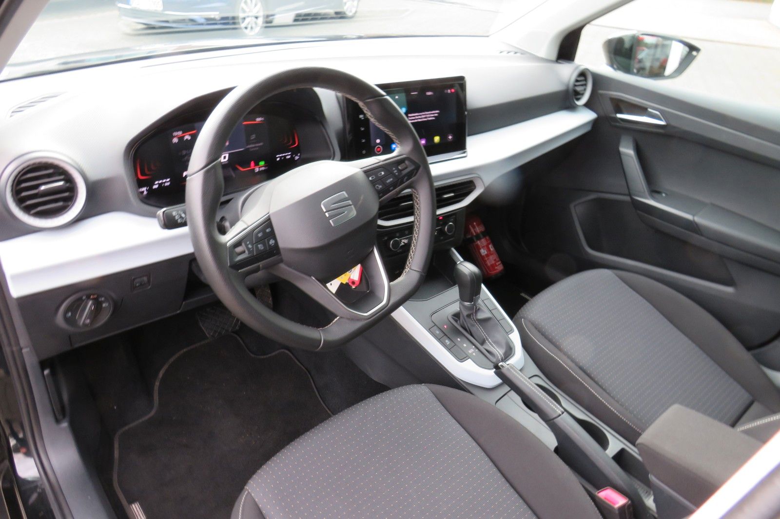 Fahrzeugabbildung SEAT Arona Style DSG LED NAVI DAB GRA PDC 1.HD