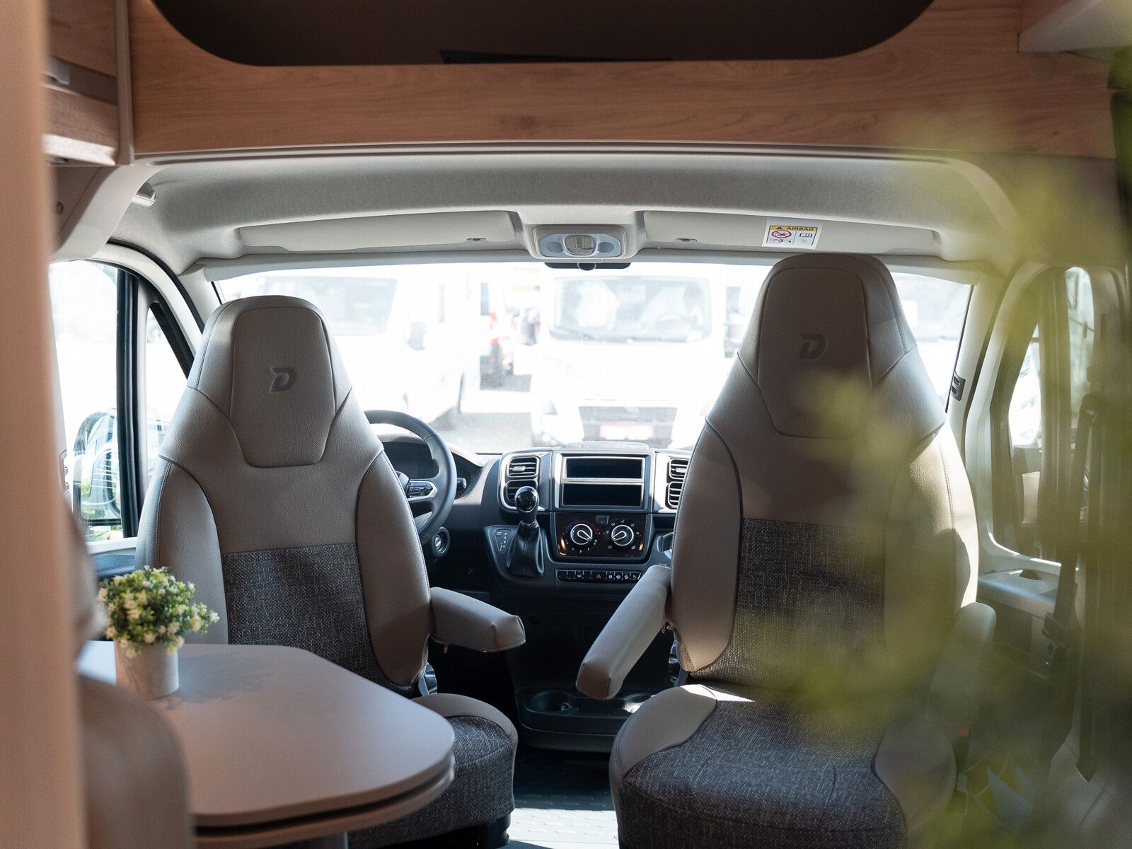 Fahrzeugabbildung Dethleffs Globetrail 640 ES Fiat Rahmenfenster/Heckauszug