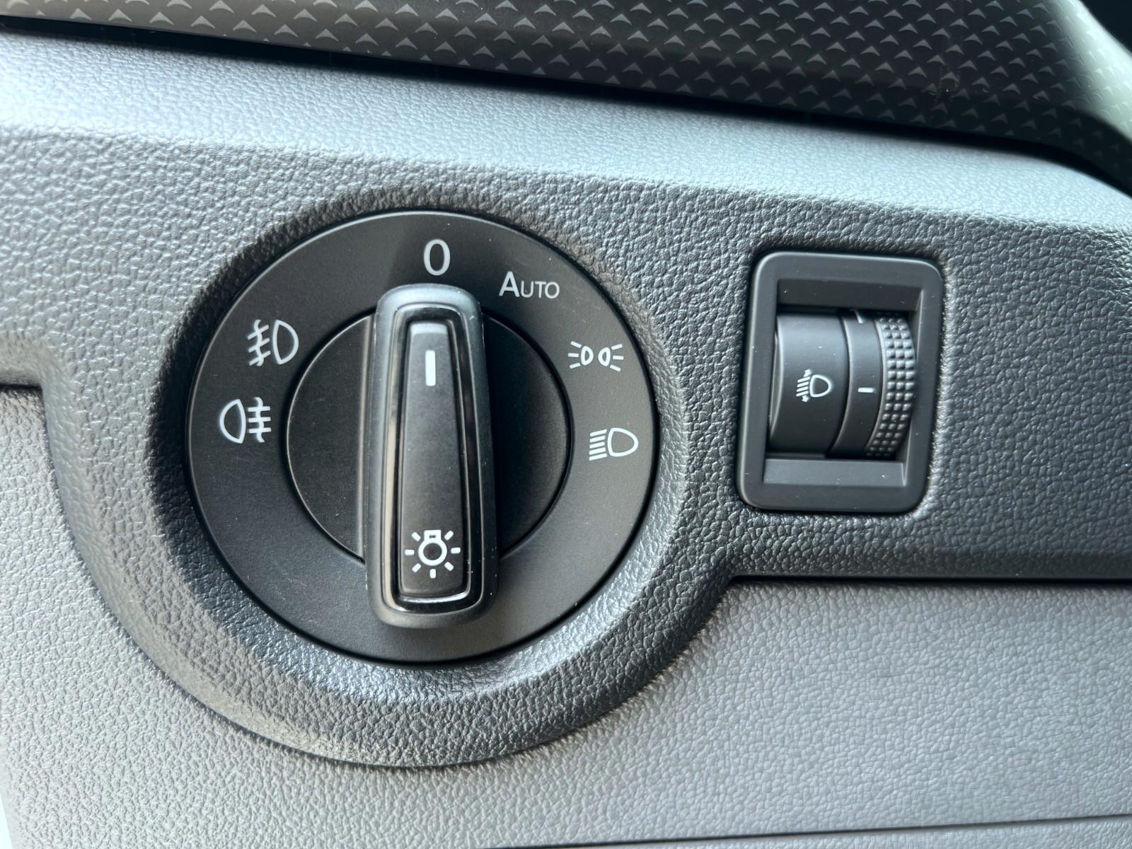 Volkswagen T-Cross Life Automatik*Carplay*PDC*S-Heft*1-Hand