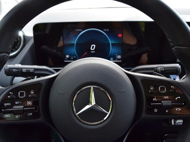GLA 180 DCT Style LED/NAVI+VZE/17-ZOLL/GRA/RFK/P