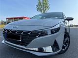 Hyundai Elantra 1.6 - Hyundai Elantra: Automatik