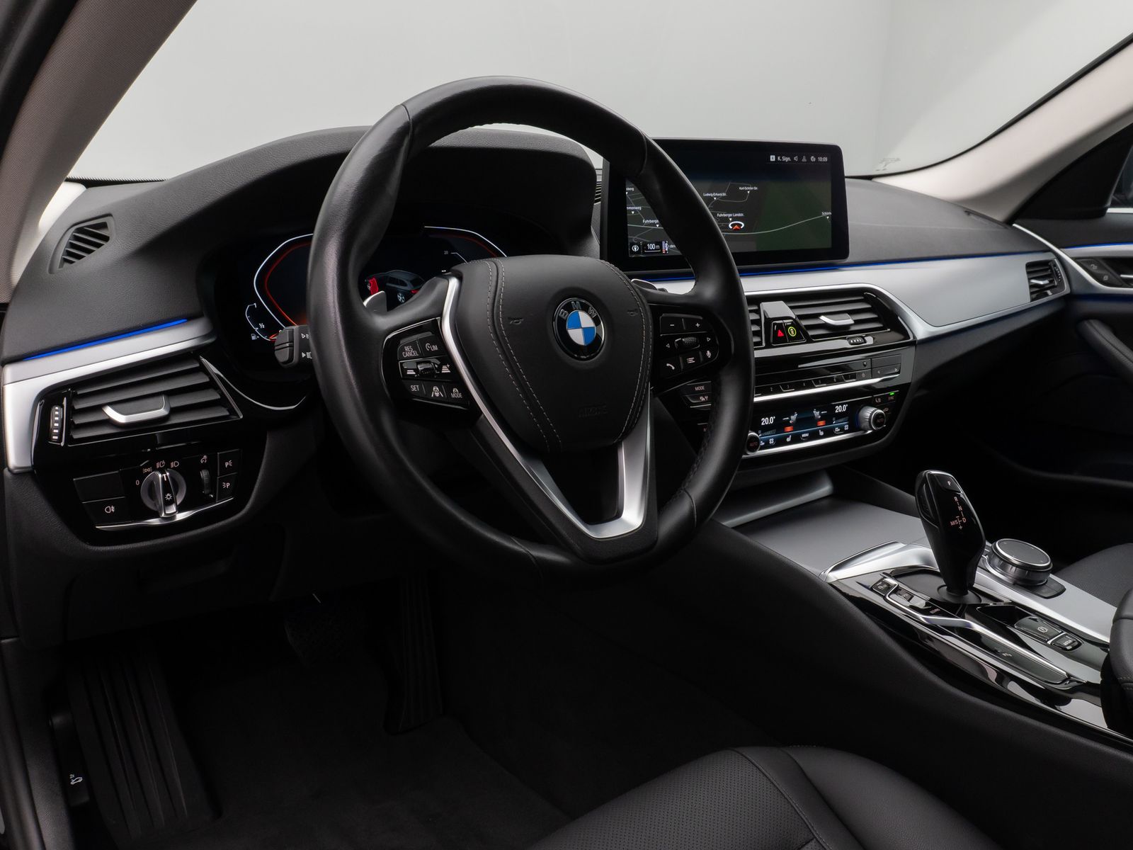 Fahrzeugabbildung BMW 530i Kamera Laser HUD DAB 4xKlima AHK Komfort